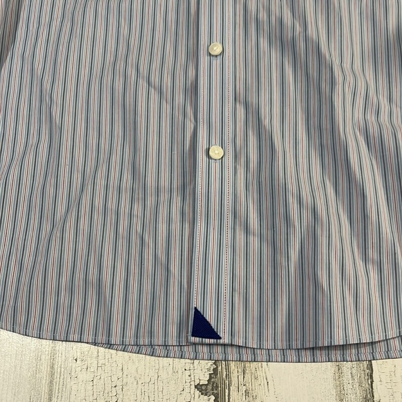 UNTUCKit Button Down Size XL - Picture 3 of 7